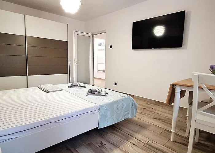 Cezar Faleza-nord Constanta-plaja Reyna * Konstanca